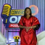 JORNALISTA ÂNGELA CARDOSO CONDUZ PODCAST  “CONVERSA COM A OMA”