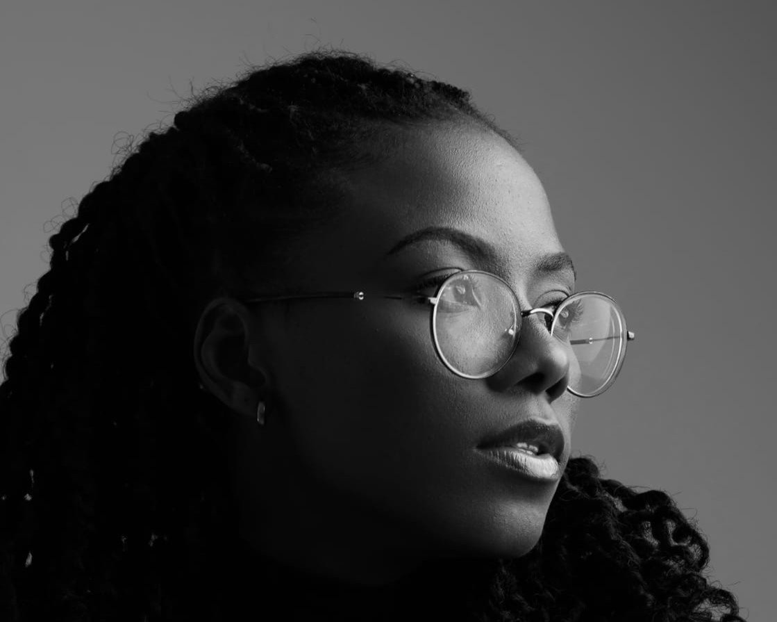 “O meu trabalho na fotografia nasceu da experiência de ser mulher e observar mulheres” afirma Rosandra Joaquim